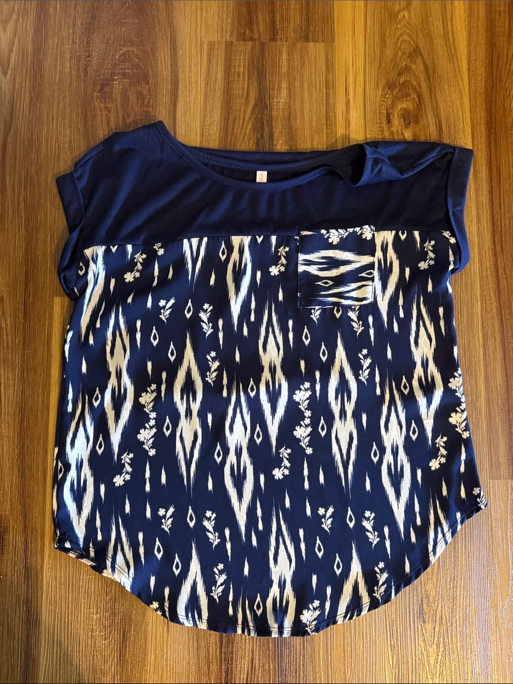 Xhilaration Navy and White Patterned Short Sleeve Pocket Top
